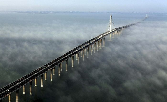 Китай наводит гигантские мосты (14 фото)