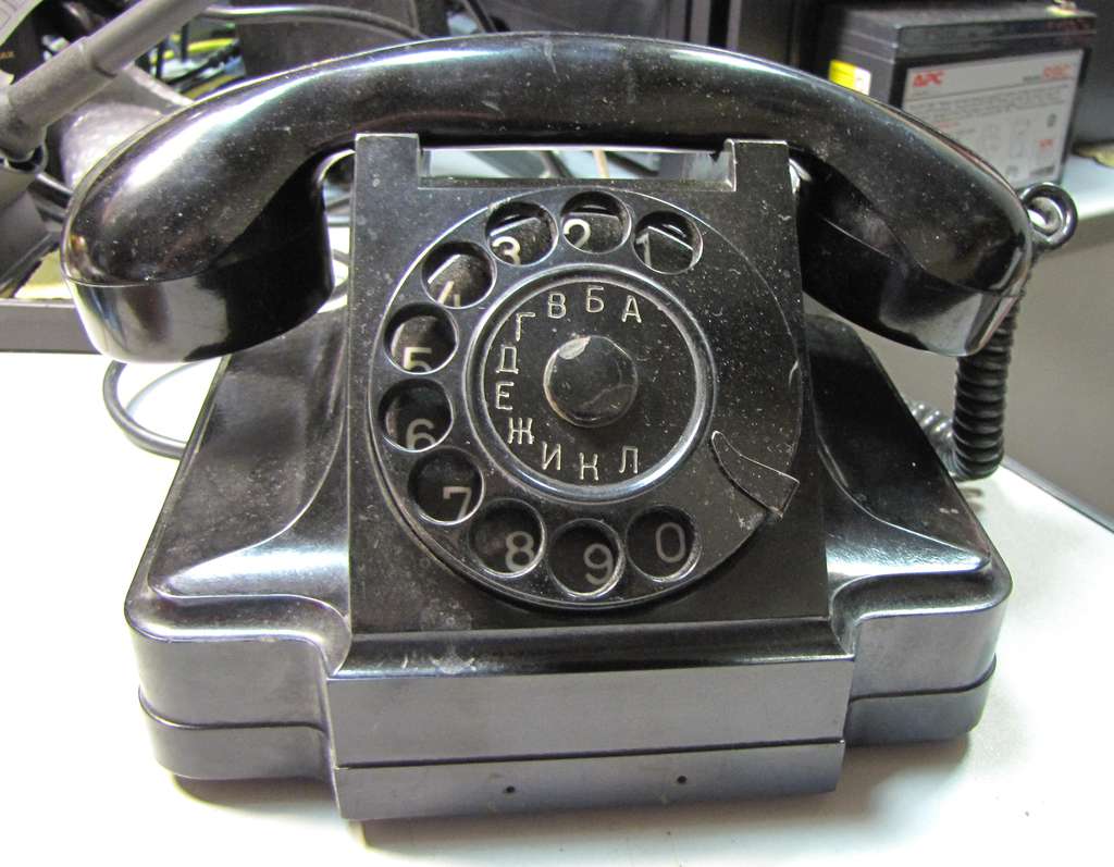 Где найти старый телефон. Советский телефонный аппарат. Старый телефон. Проводной телефон СССР. Старый телефон СССР.