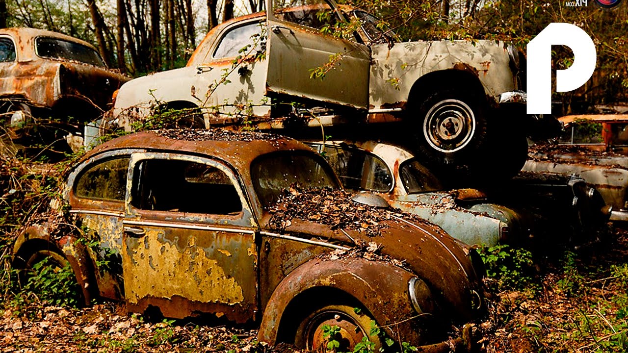 Брошенный мир машина. Кладбище автомобилей. Кладбище старых автомобилей. Старые заброшенные машины. Свалка машин.