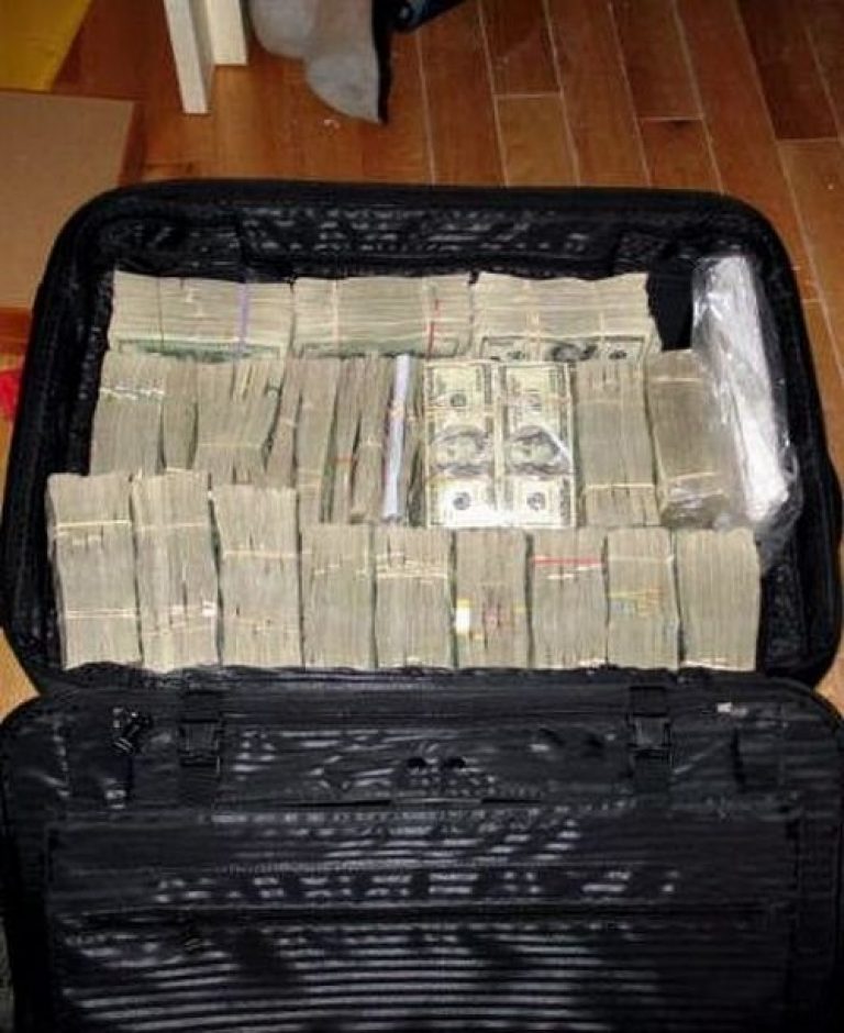 Фото кейс с деньгами