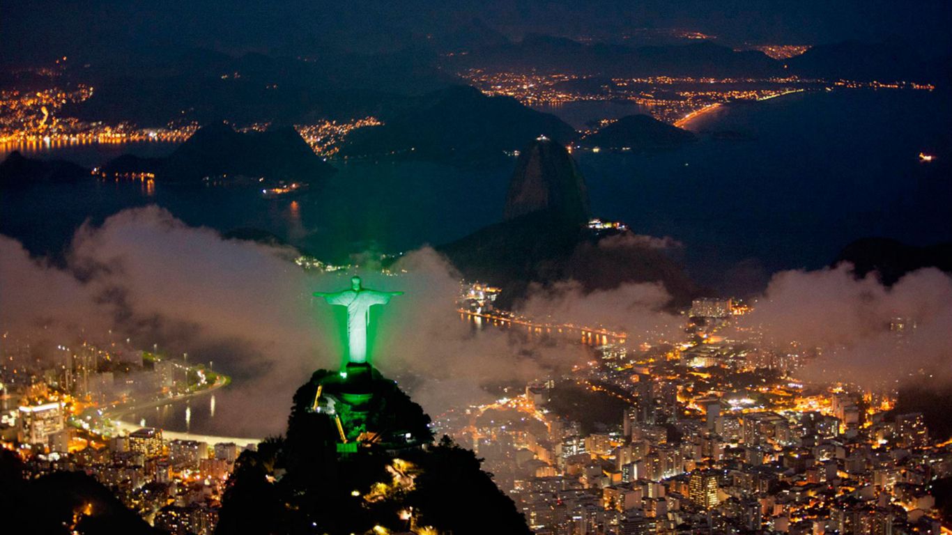 Ночной Рио де Жанейро статуя Иисуса Христа