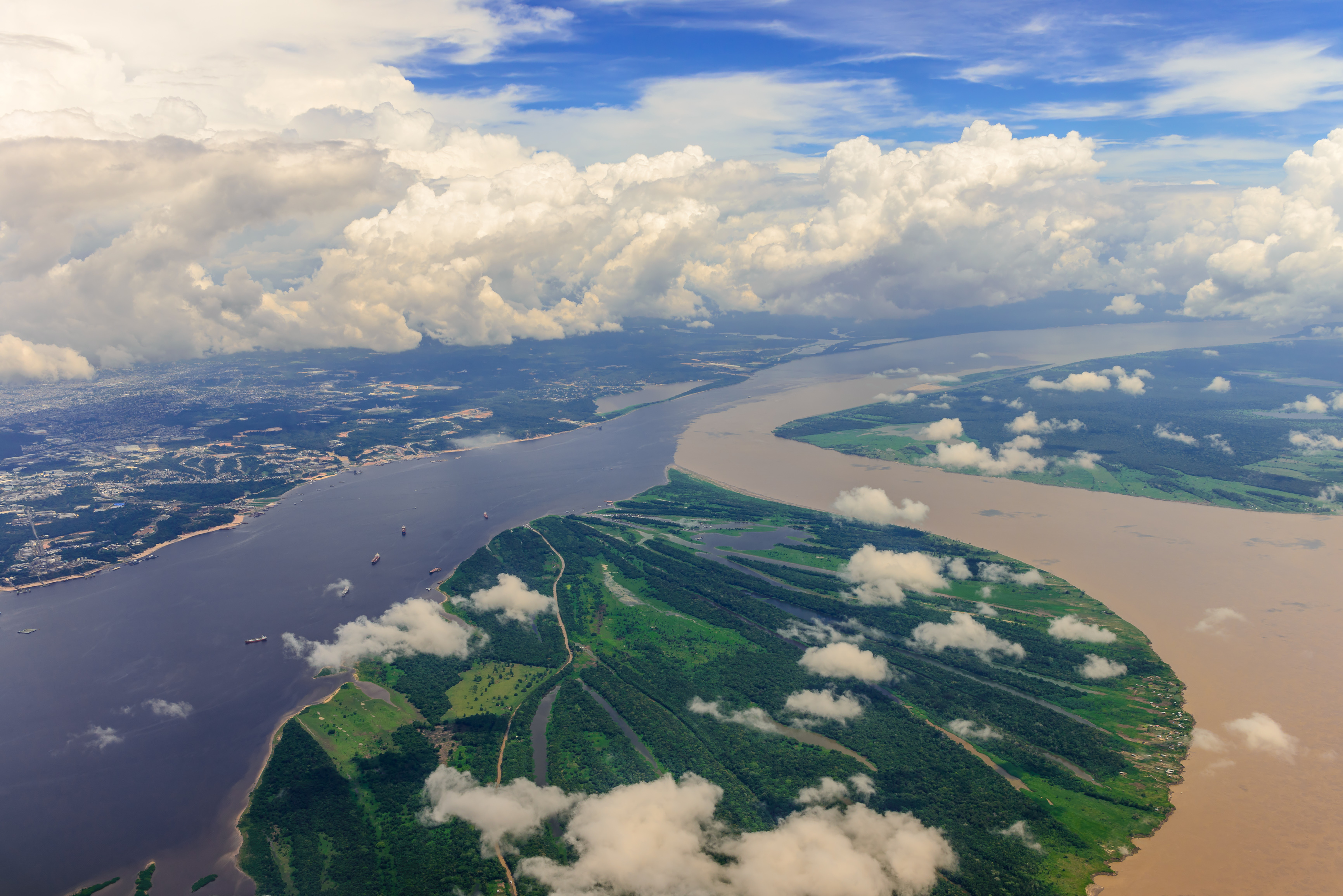 Самая большая по площади река южной америки. Амазонка и Рио Негро. Манаус Бразилия Амазонка. Река Рио Негро. Рио река Амазонка.