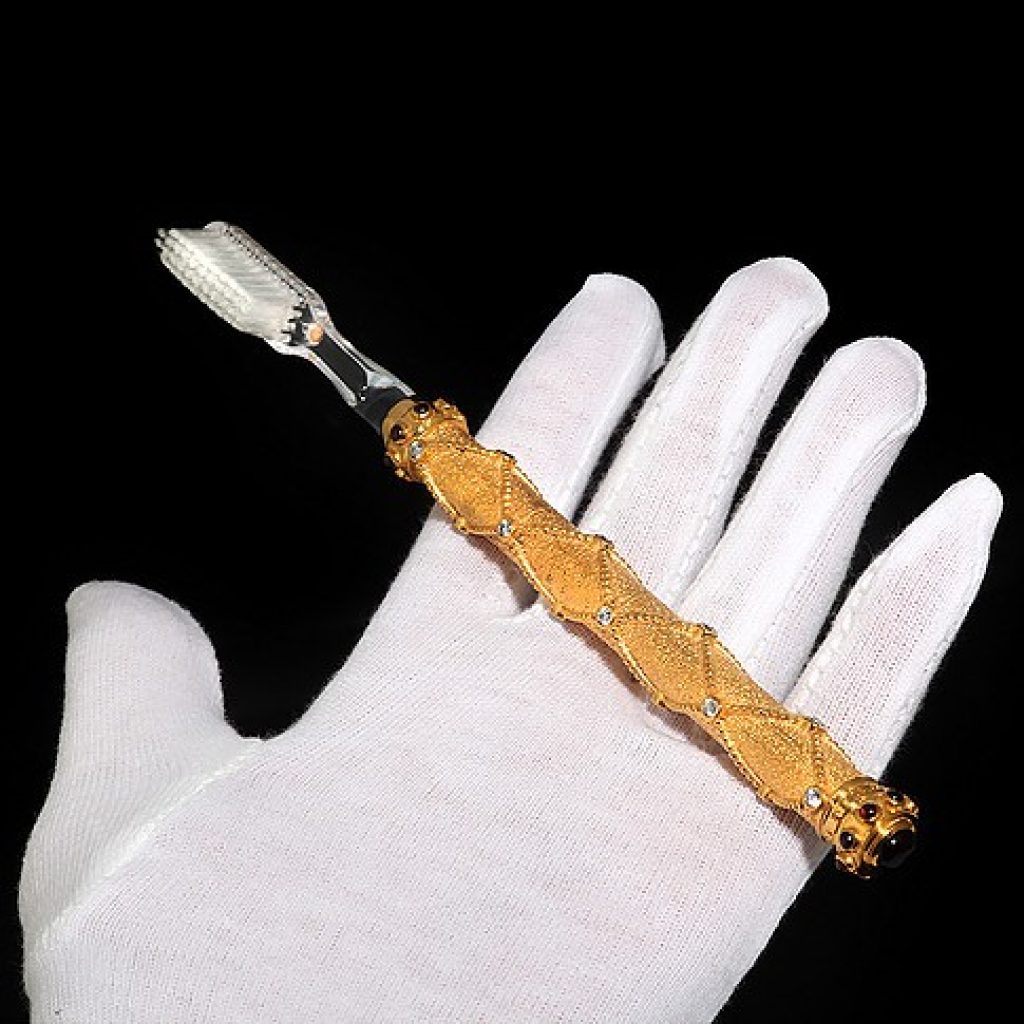 золотая щетка. зубная щетка piave one gold. Reinast зубная щетка. золотая щетка. Dentissimo зубная щетка.