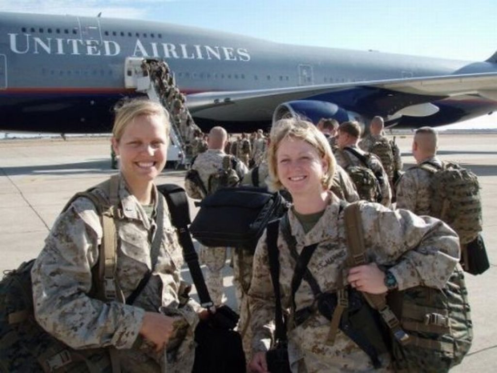 Американская военная девушка. Женщины военные США. Женщины в американской армии. Женщины военнослужащие США. Девушки в армии США.