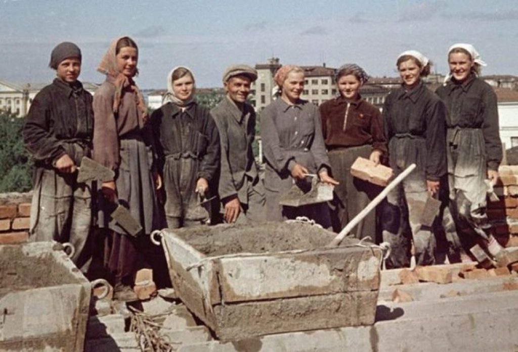 Как жили женщины в войну. Послевоенные стройки. Советские люди. Послевоенная повседневность.
