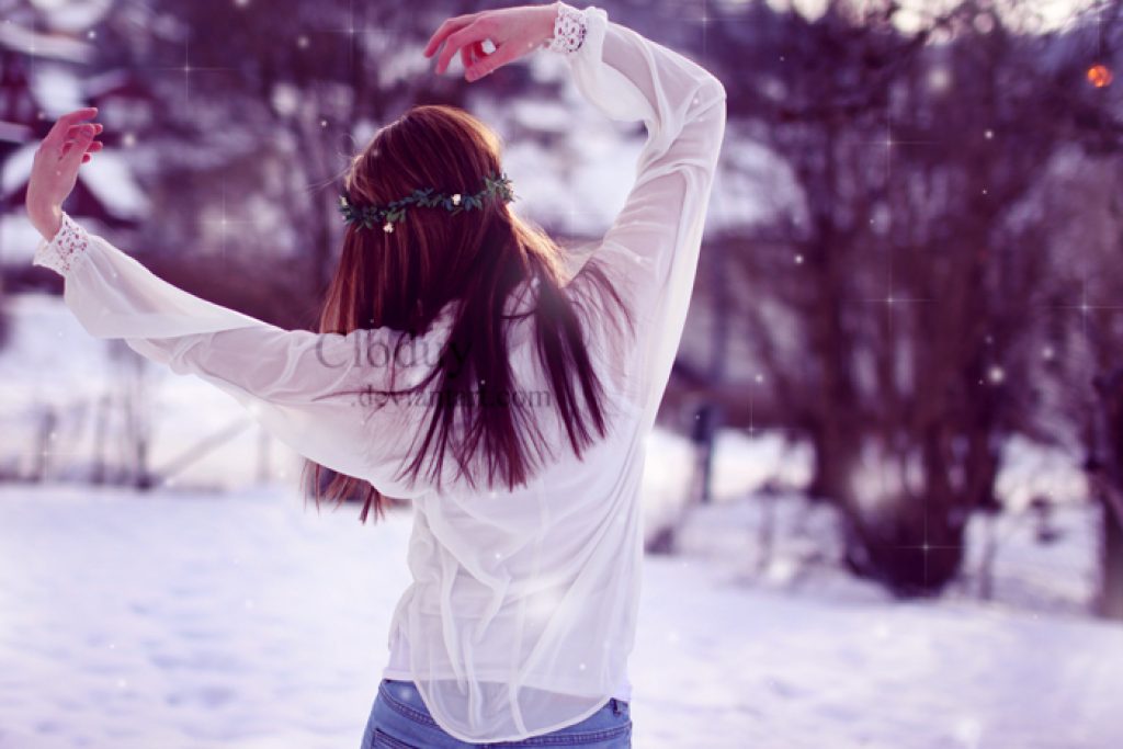 Фото на аву девушки зимой со спины на аву
