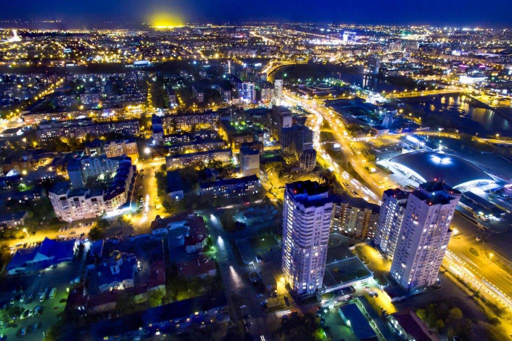 Которая расположена в центре сама