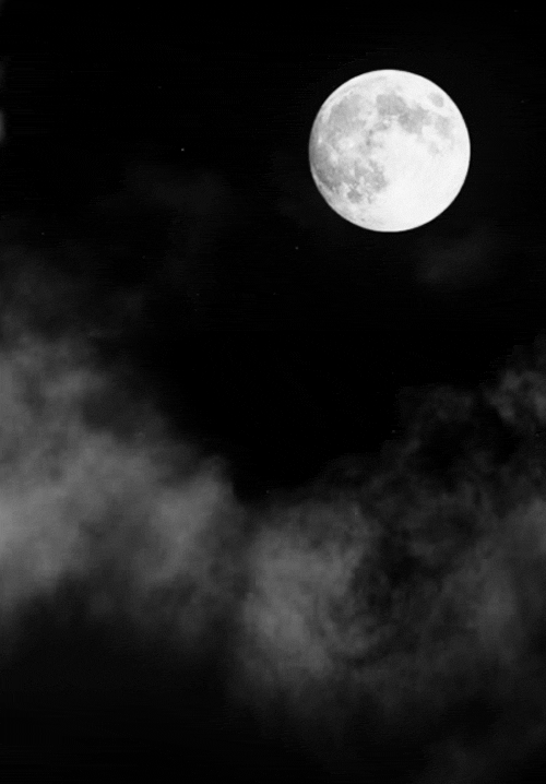 Луна на черном небе. Луна анимация. Лунное небо. Полнолуние.