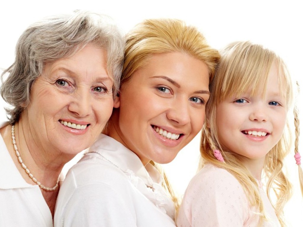 Организма в любом возрасте. Женщины разных возрастов. Три поколения женщин. Женщины разных поколений. Девушка женщина бабушка.