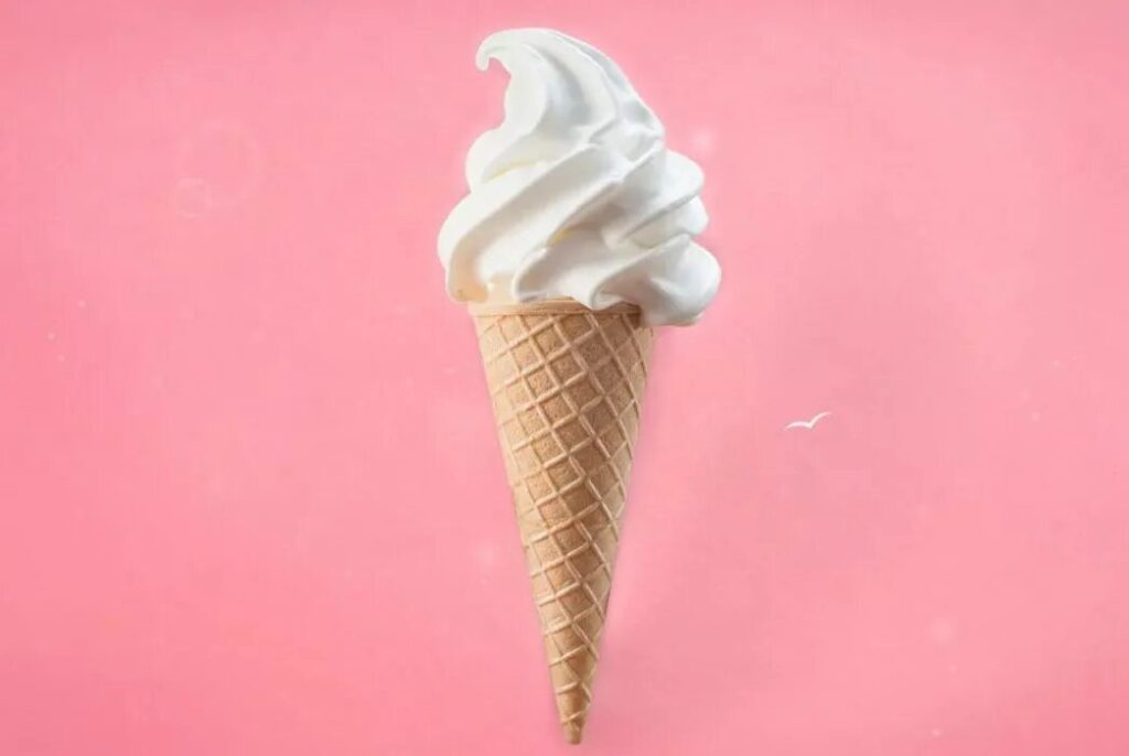 Мороженки 1. Мороженое рожок. Мороженое в вафельном рожке. Мягкое мороженое в рожке. Пломбир в рожке.